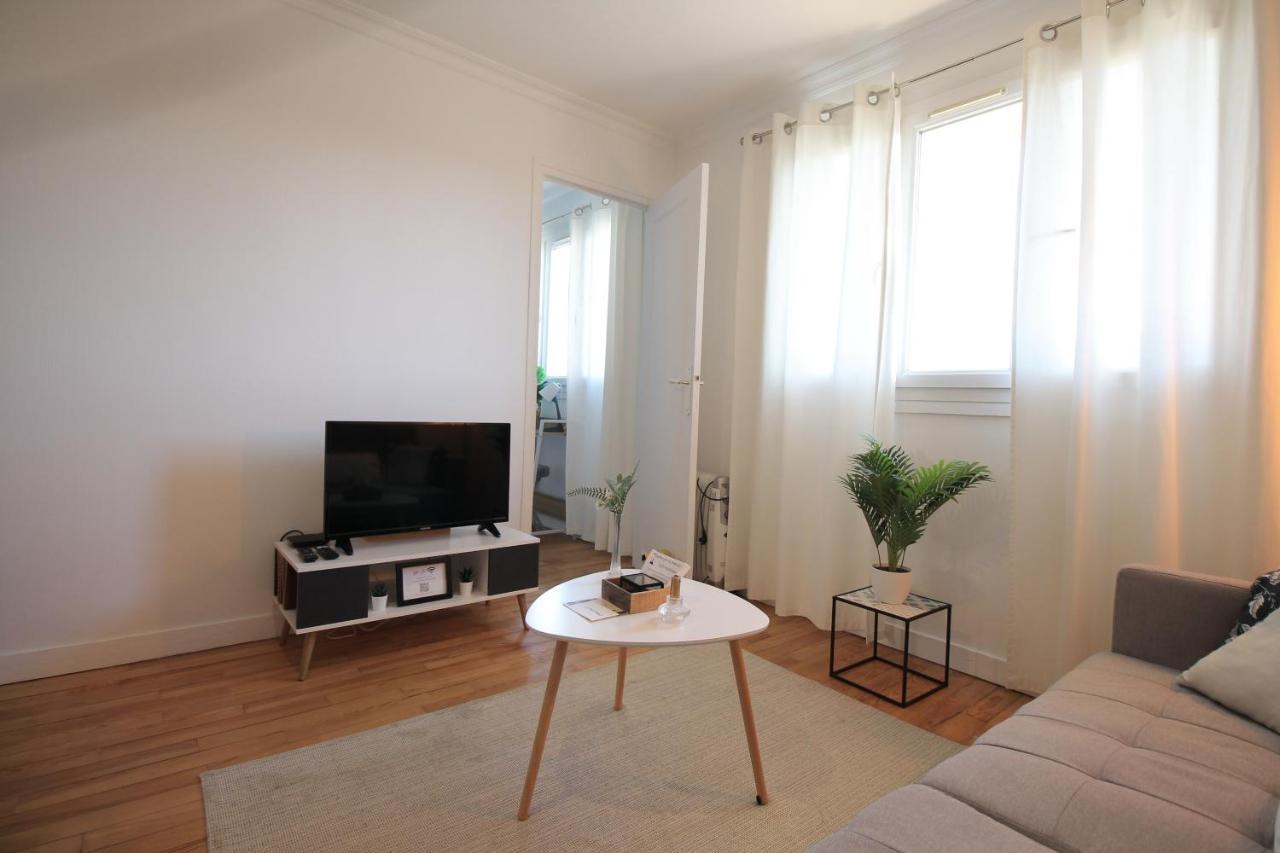 Valley View Retreat: Fully Renovated Apartment with Free Parking and Streaming Pont-Hebert Exterior photo